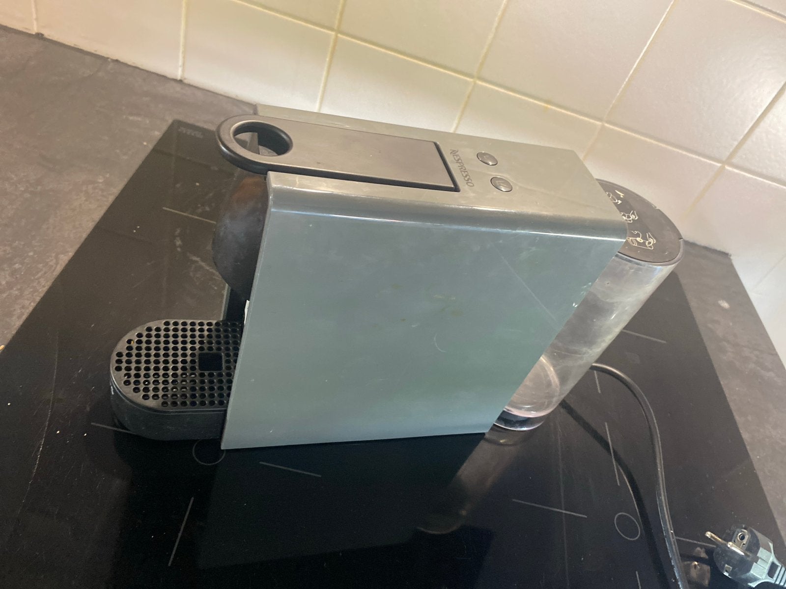 Nespresso Essenza Mini - Compacte en stijlvolle koffiemachin, Witgoed en Apparatuur, Gebruikt, Espresso apparaat, Ophalen of Verzenden