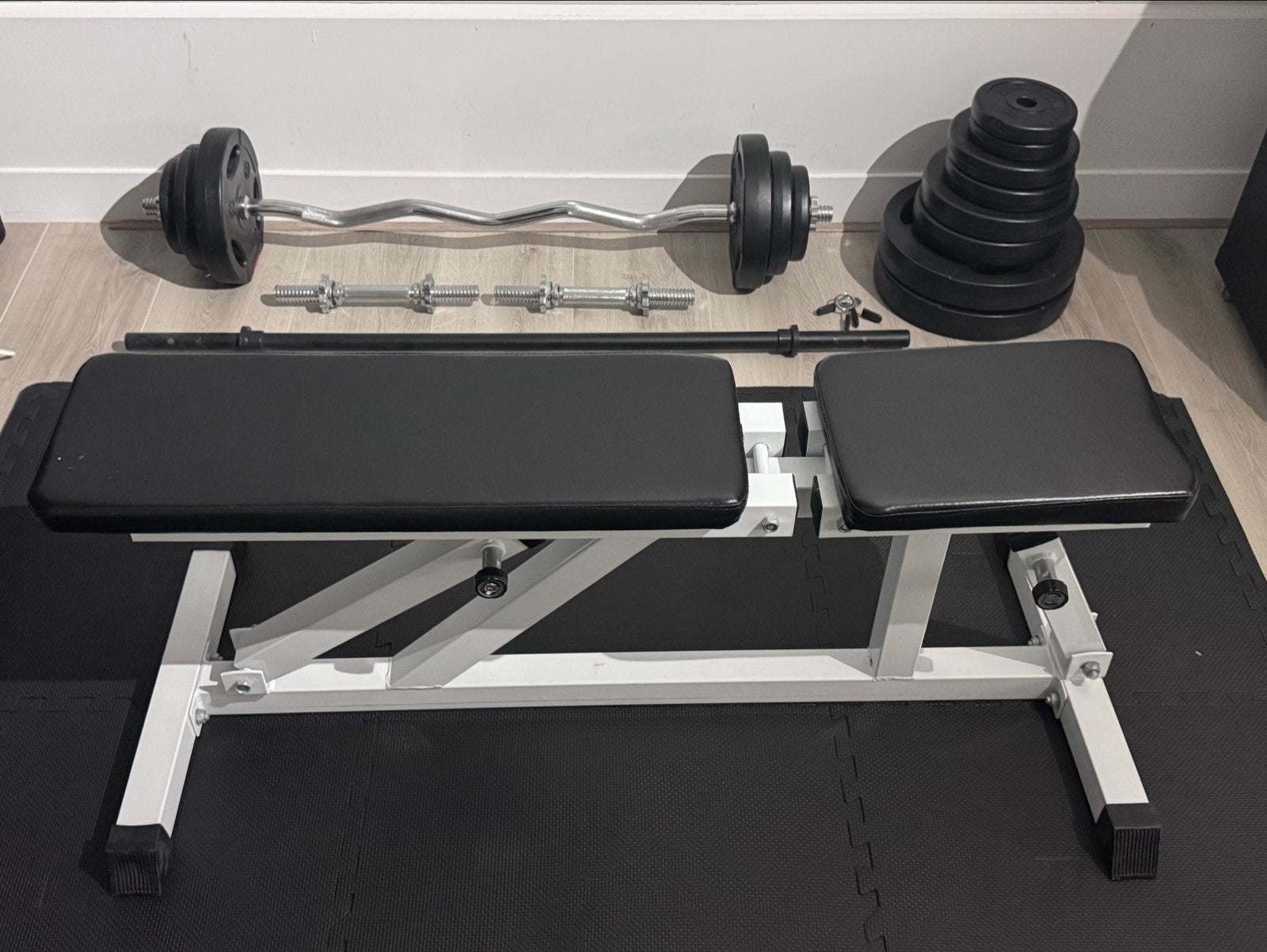 Fitnessbank met halterset en gewichten, Ophalen, Gebruikt, Armen, Fitnessbank