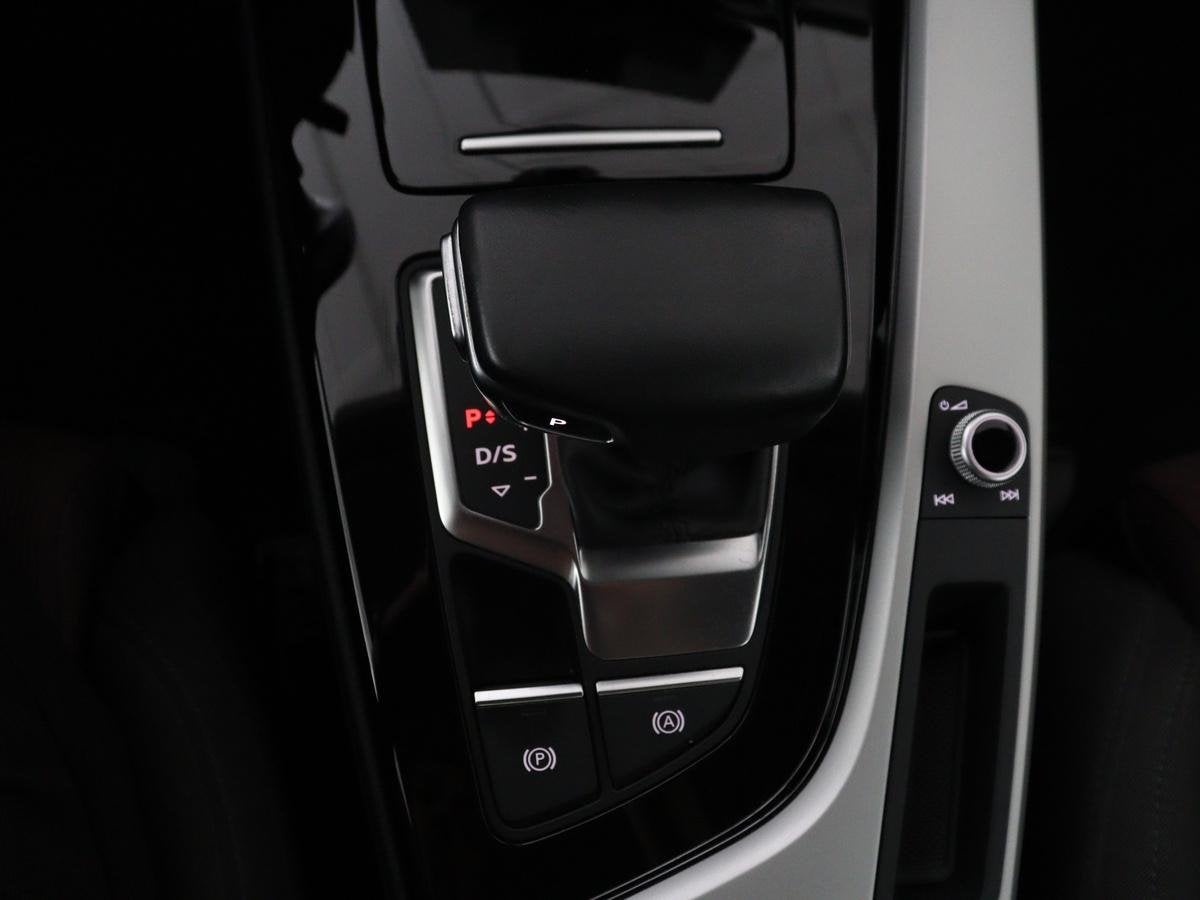Foto 15 van Audi A4 Limousine 35 TFSI Launch edition Business | Cruise c