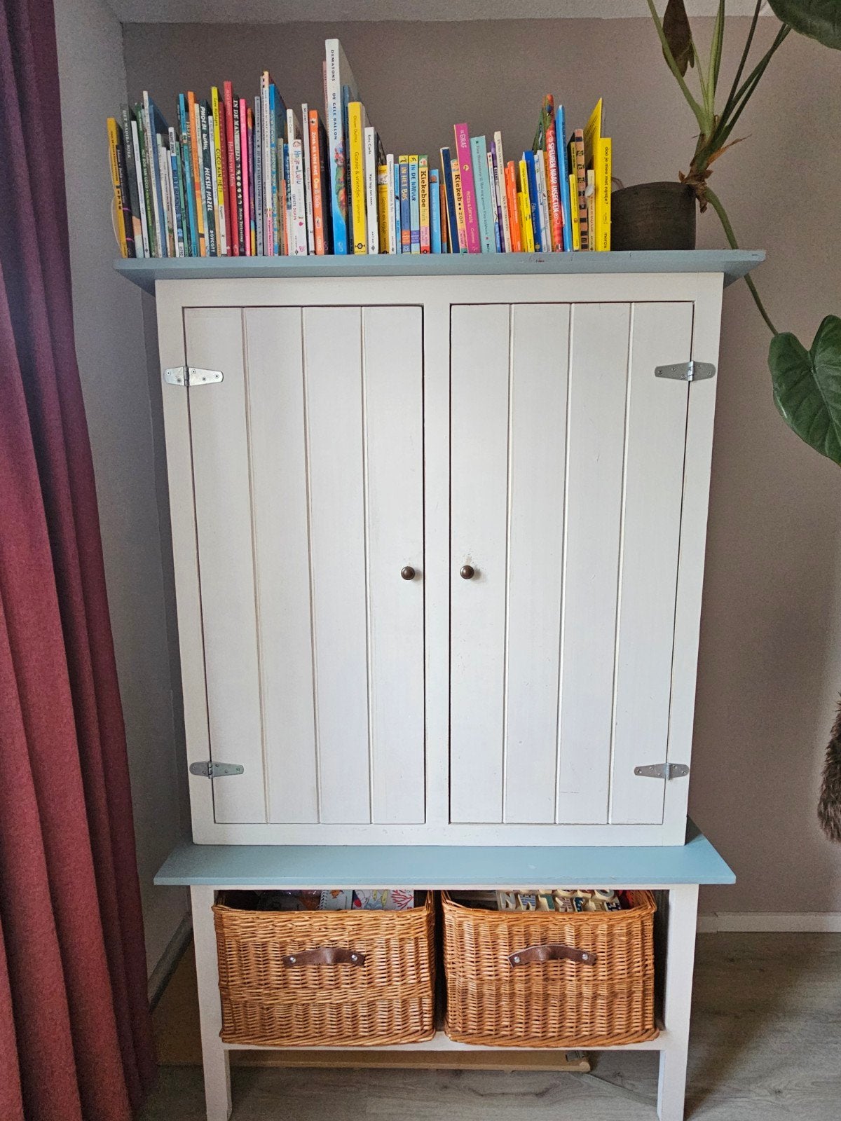 Kinder kledingkast en commode set met manden, Ophalen, Gebruikt