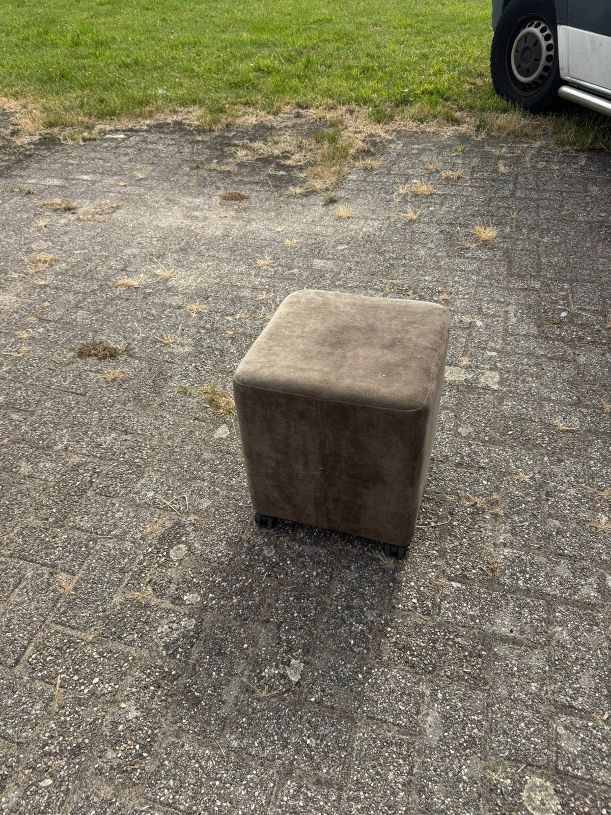 Poef, Ophalen, Zo goed als nieuw, Beton, Overige typen