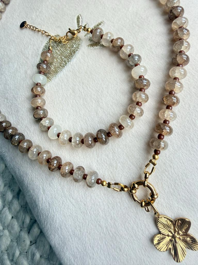 Ketting en Armband Set Glaskralen met bloem Hanger, Bruin, Nieuw, Ophalen of Verzenden, Overige materialen