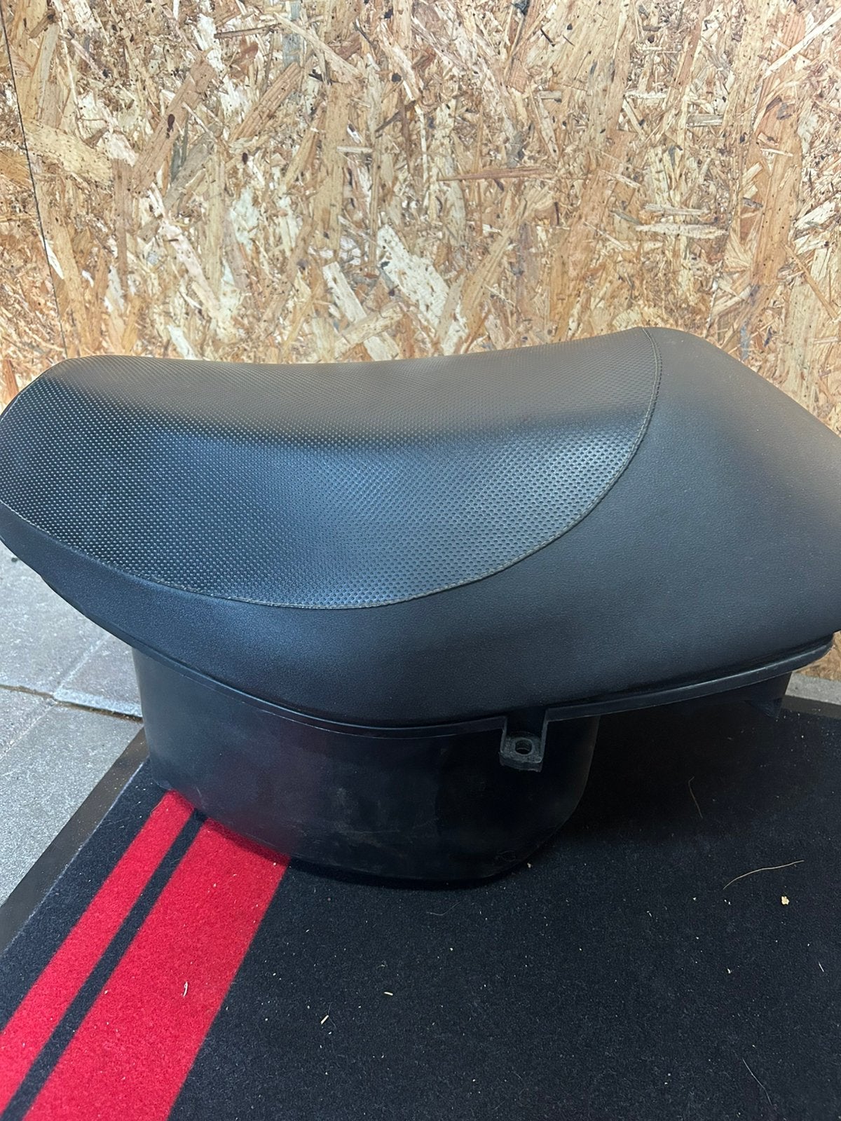 Zip type 1/2/3 Monozadel met kuip, Fietsen en Brommers, Ophalen of Verzenden, Zo goed als nieuw, Zadel, Piaggio