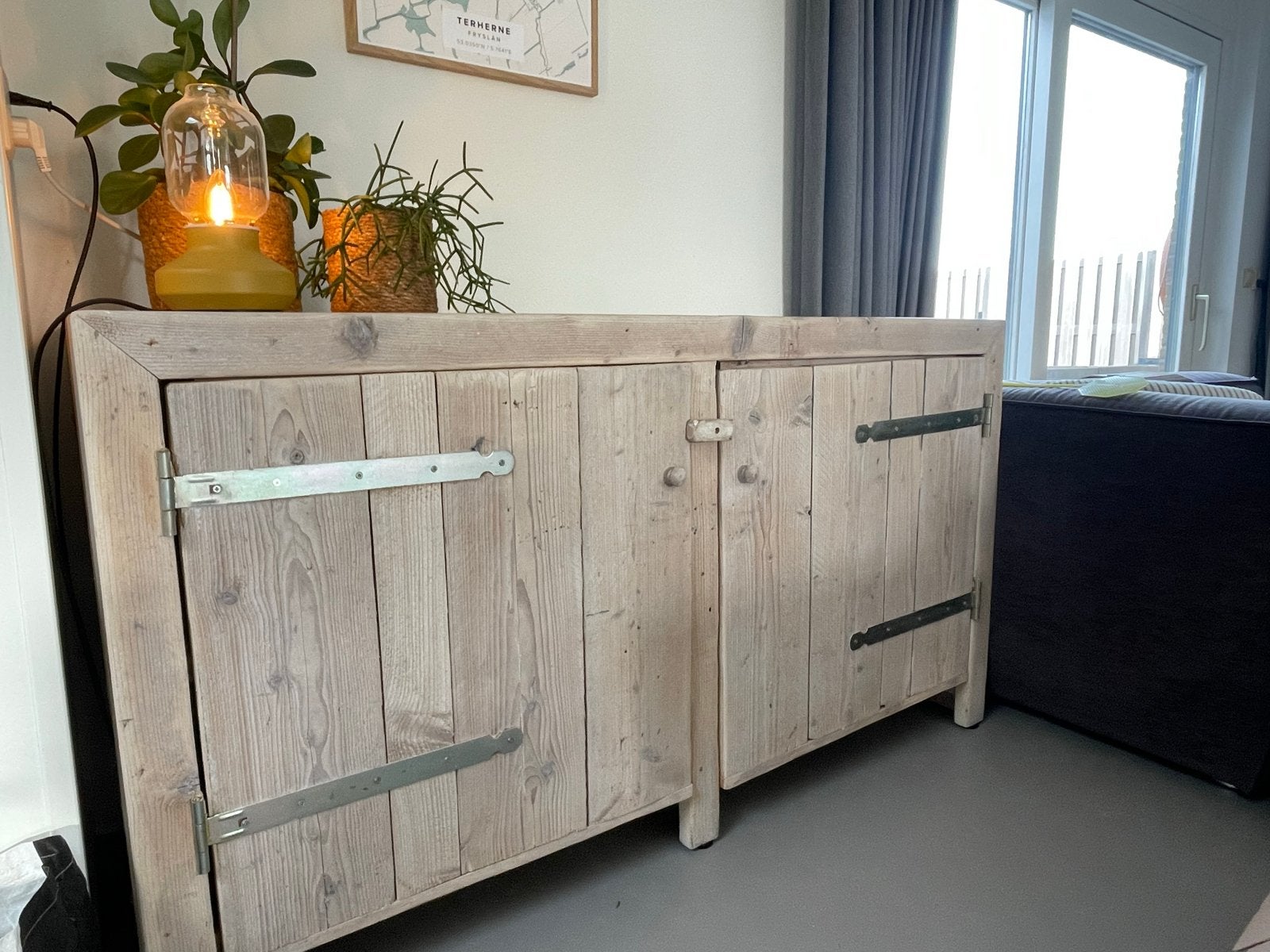Robuust houten dressoir met planken en deuren, Ophalen, Overige materialen, Gebruikt, 50 tot 100 cm