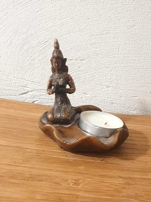 Boeddisme kaarshouder houtsnijwerk notenhout?, Antiek en Kunst, Ophalen