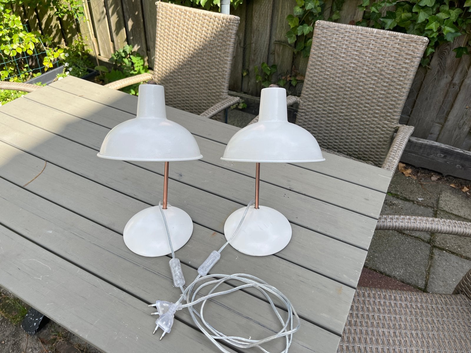 Set van 2 Witte Tafellampen met Koperen Details, Huis en Inrichting, Lampen | Tafellampen, Ophalen, Met schakelaar, Gebruikt, E14 (klein)
