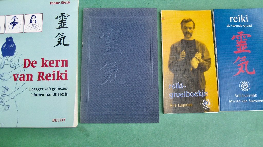 4 Reiki boeken, Boeken, Spiritualiteit algemeen, Overige typen, Ophalen of Verzenden, Zo goed als nieuw