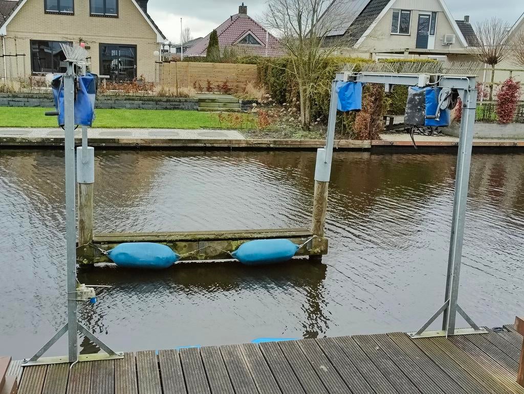 Stevige botenlift voor in en uit het water halen van uw boot, Ophalen, Gebruikt, Overige typen