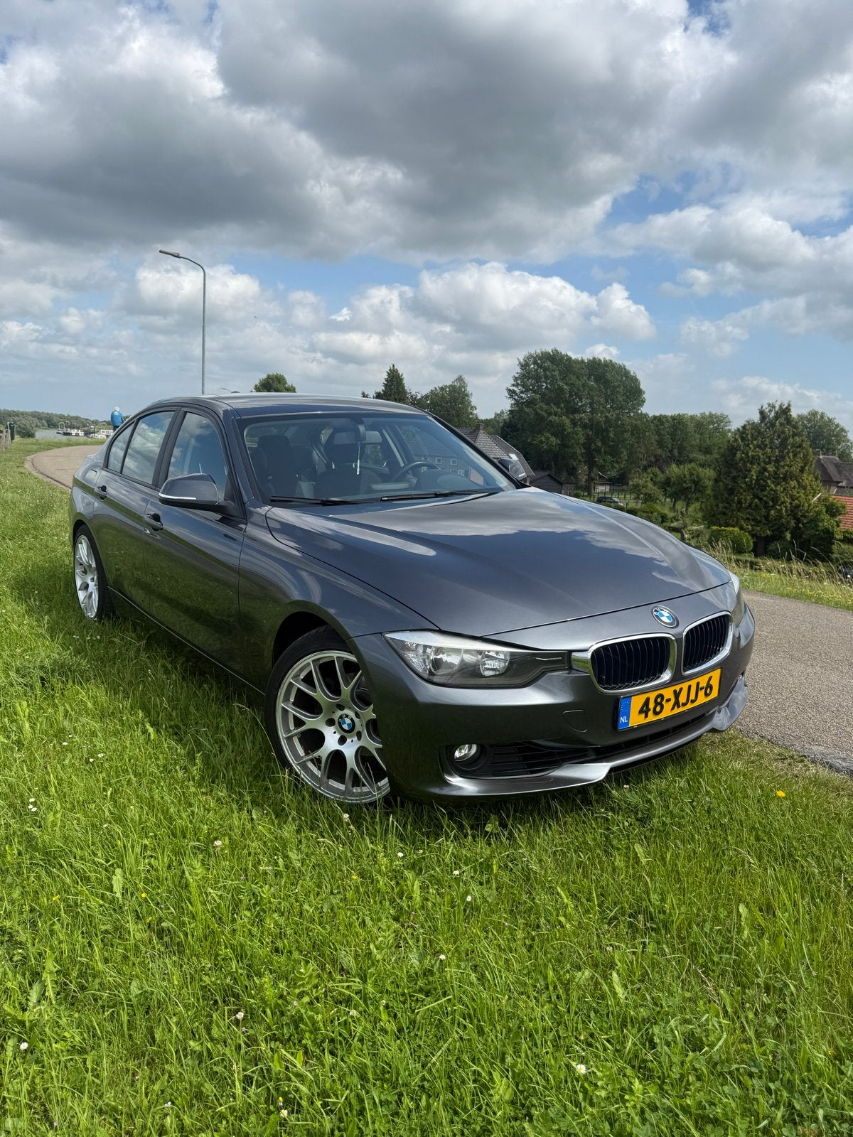 BMW 3-Serie 2.0IX 320 135KW Aut8 (f30) 2012 Grijs, Auto's, BMW, Achterwielaandrijving, 4 cilinders, Origineel Nederlands, 75 €/maand