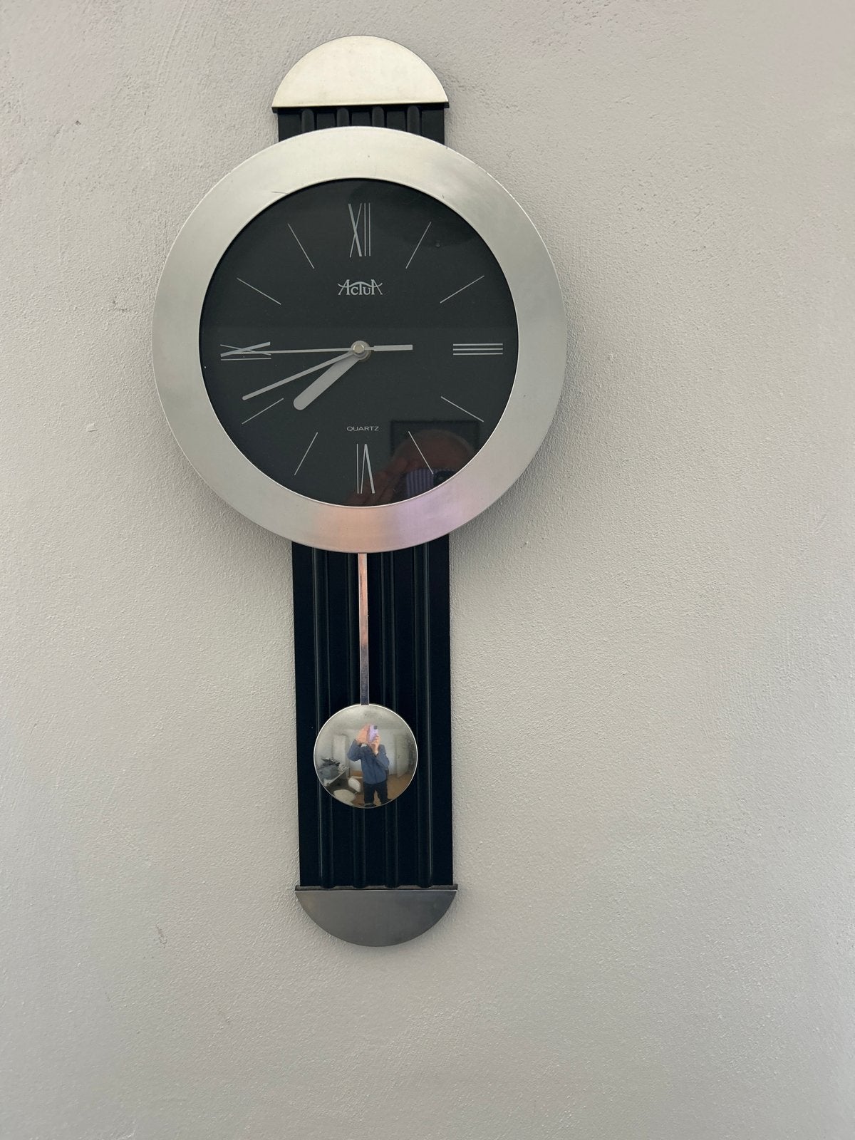Moderne Wandklok met Slinger - Actek Quartz, Antiek en Kunst, Ophalen
