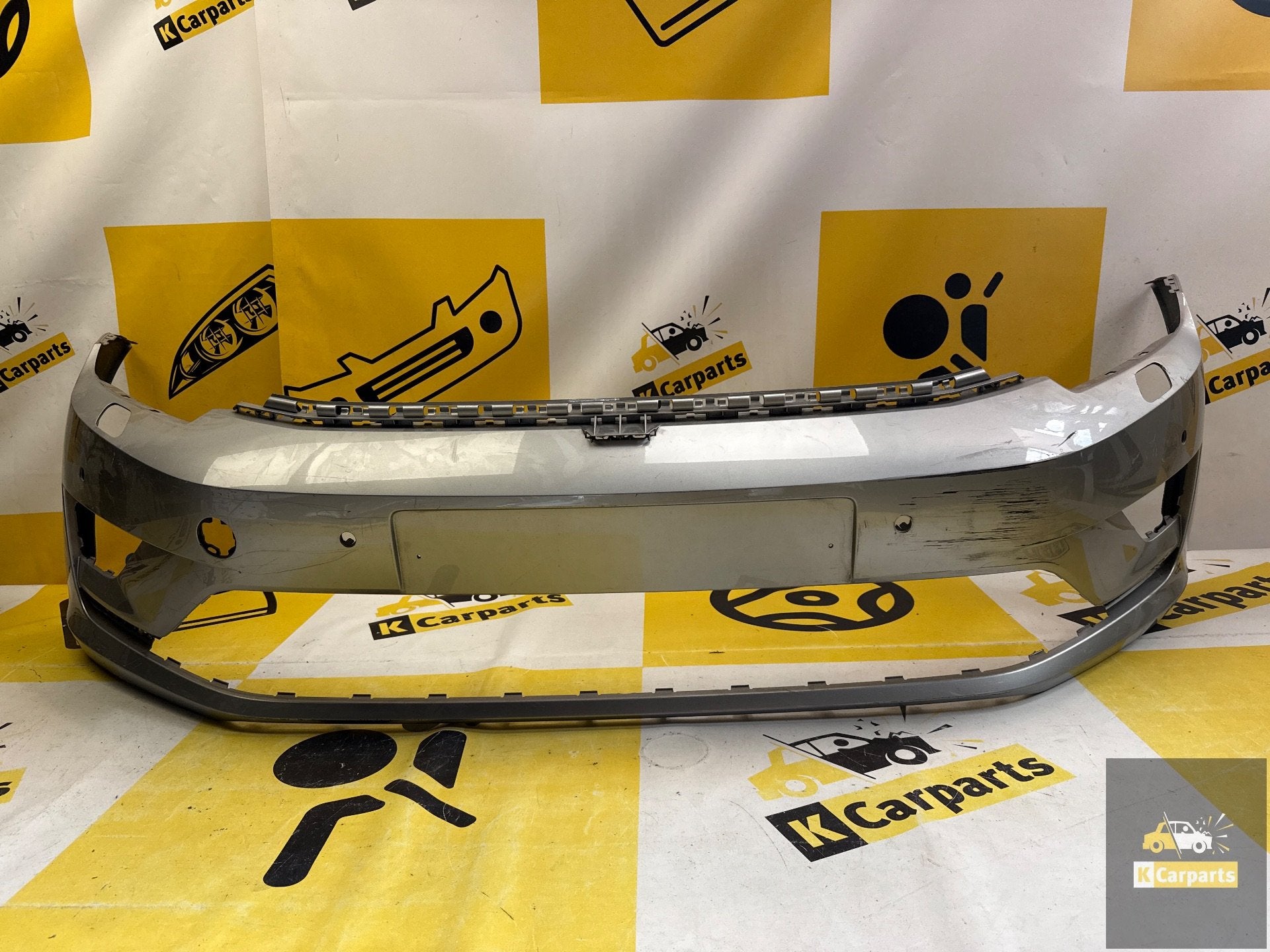 Voorbumper Volkswagen Golf Sportsvan 510807221M, Gebruikt, Volkswagen AG, Bumper, Berliner Ring 2
38440  Wolfsburg, DE