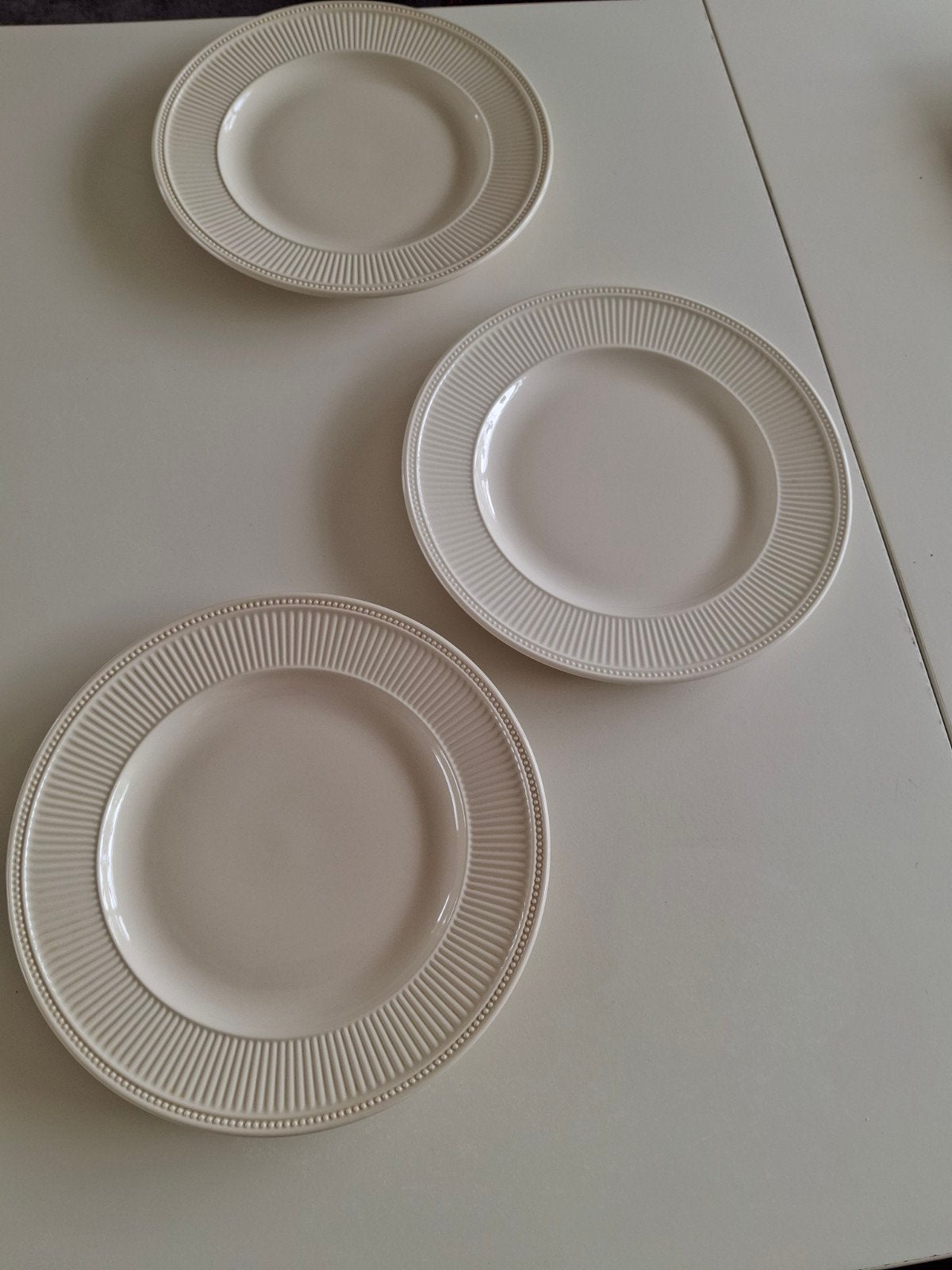 3 grote platte borden. Wedgwood., Ophalen of Verzenden, Zo goed als nieuw, Bord(en), Wedgwood