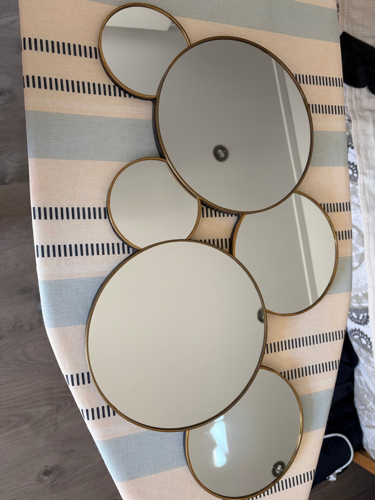 Spiegel rondjes, goudkleurige randjes, Ophalen, Zo goed als nieuw, Rond, Minder dan 50 cm