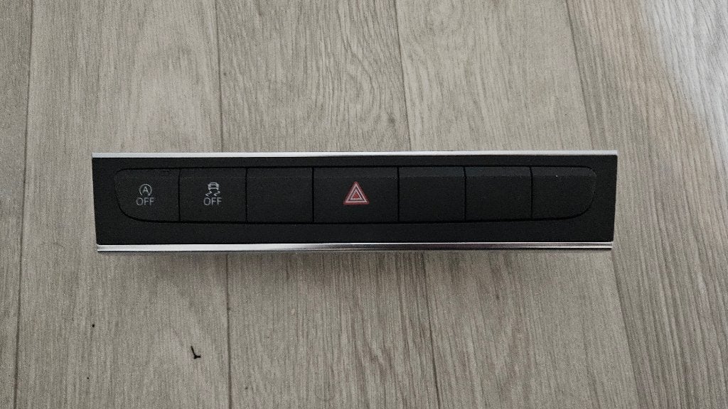 Audi A3 8p Middenpaneel + gevaren driehoek 2e facelift, Ophalen