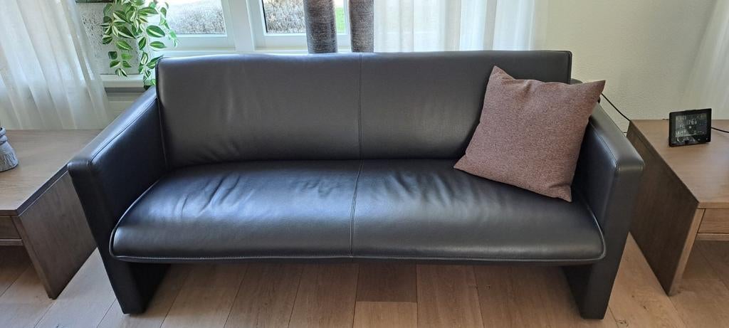 Comfortabele tweepersoonsbank van zwart leer (Leolux), Ophalen, Minder dan 75 cm, 150 tot 200 cm, Tweepersoons