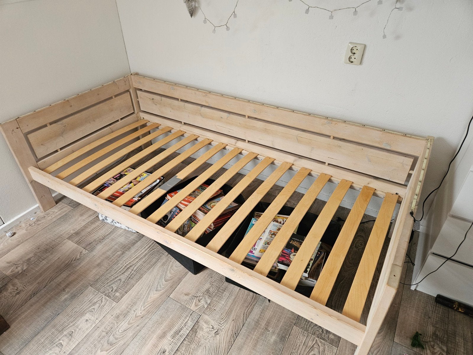 Te koop 1 persoons bed, Huis en Inrichting, 90 cm, Eenpersoons, Wit, Ophalen of Verzenden