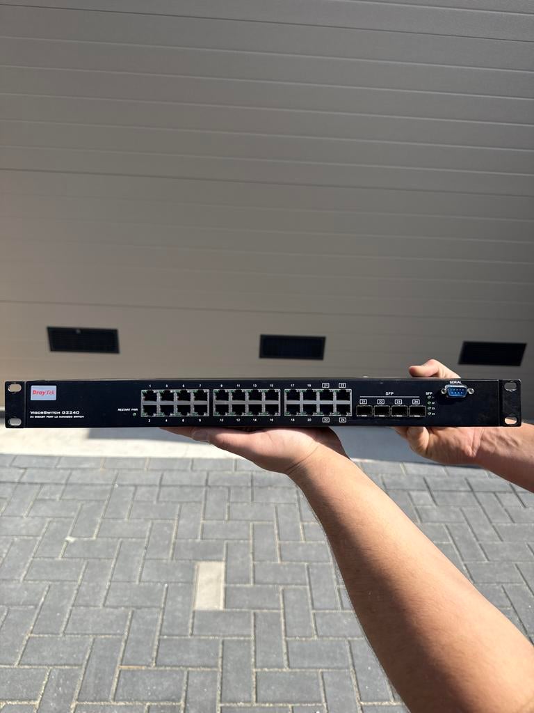 DrayTek VigorSwitch G2240 - 24-poorts Gigabit Switch, Ophalen of Verzenden, Gebruikt