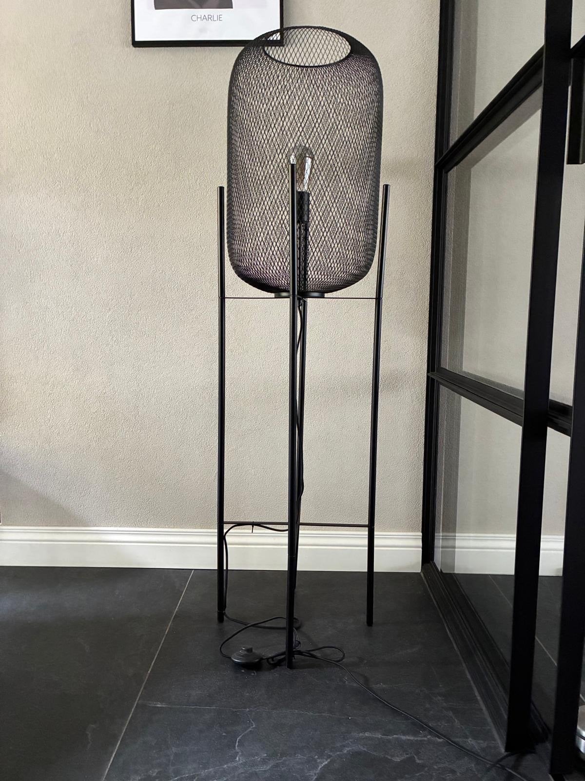 Zwarte metalen vloerlamp met gaas design, Ophalen, Gebruikt, 100 tot 150 cm, E27 (groot)