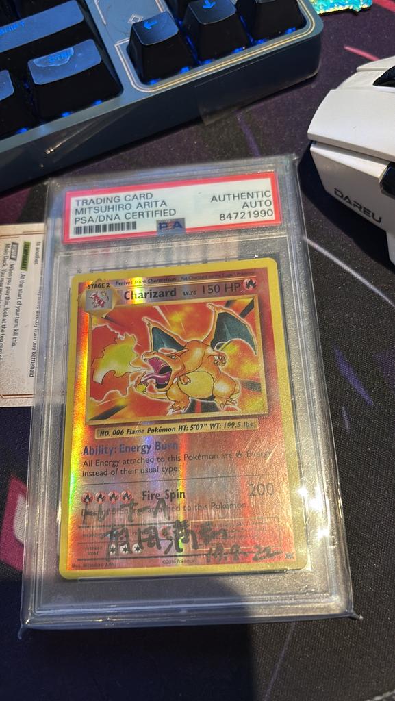 Charizard evolutions Mitsuhiro Arita signed, Hobby en Vrije tijd, Verzamelkaartspellen | Pokémon, Ophalen of Verzenden, Zo goed als nieuw