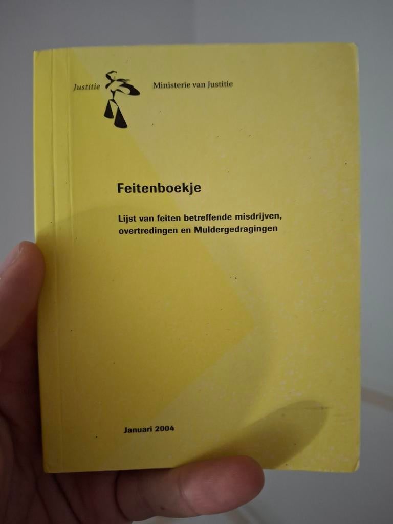 Feitenboekje Boetebedragen 2004, Ophalen of Verzenden, Nederland