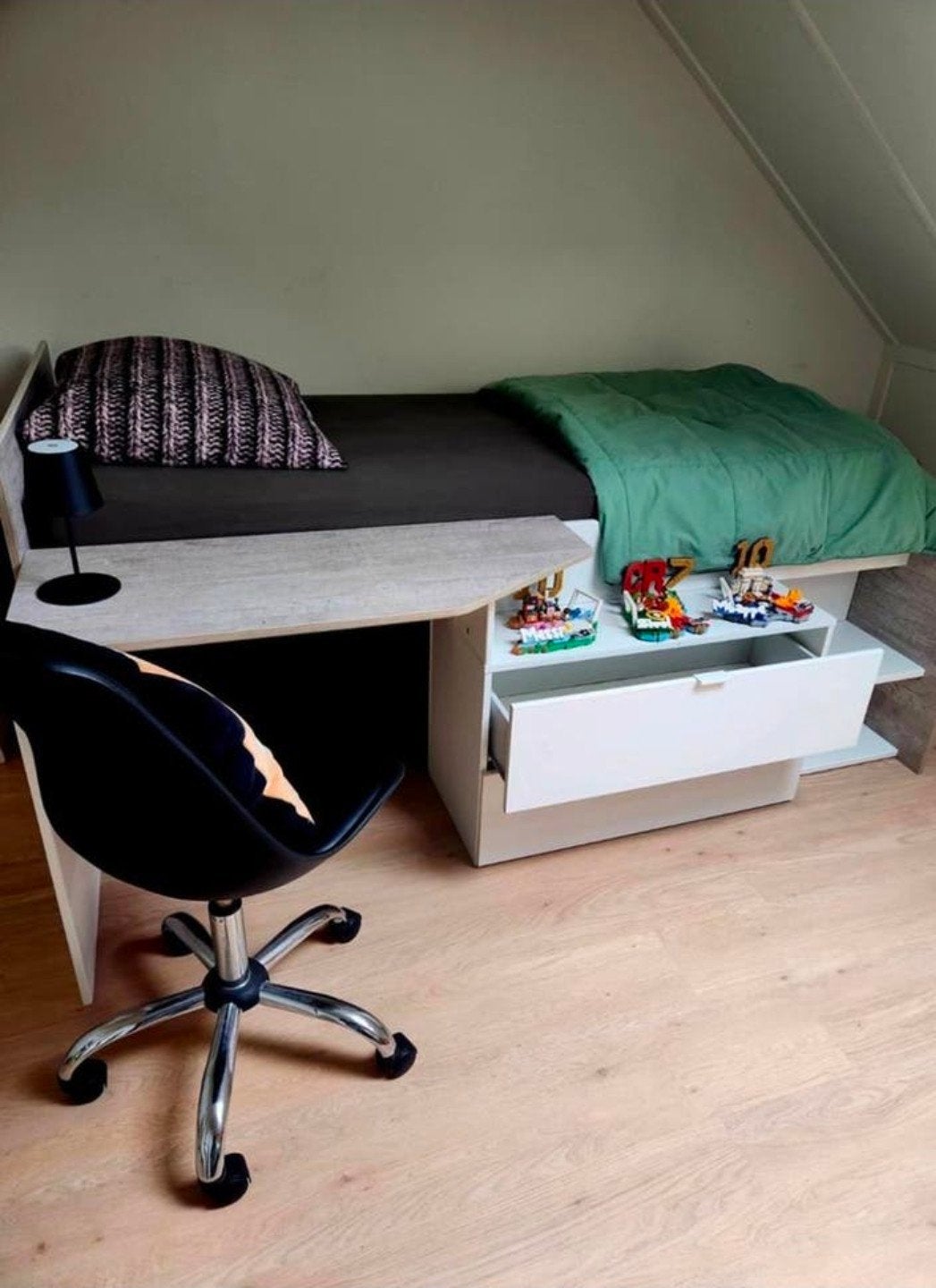 Eenpersoons bed incl bureau en stoel, Ophalen of Verzenden, Eenpersoons, 90 cm