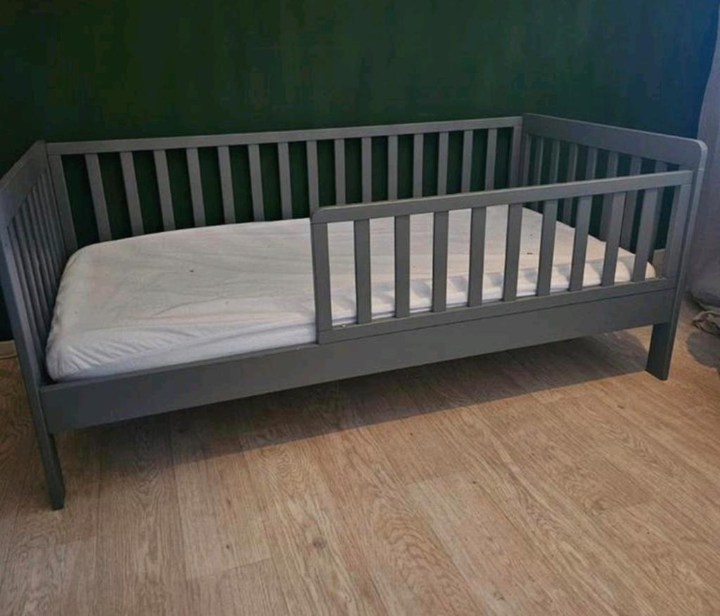 Peuter bed petit amelie grijs, Ophalen, 70 tot 85 cm, 140 tot 160 cm, Zo goed als nieuw