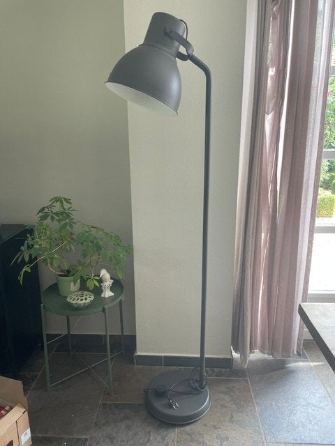 Hektar staanlamp staande lamp grijs, Huis en Inrichting, Ophalen, E27 (groot), Zo goed als nieuw, Metaal