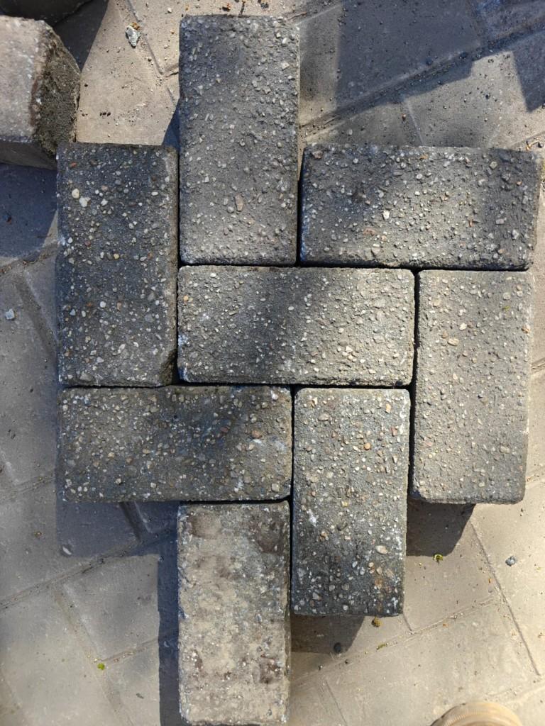 Gebruikte betonklinkers 8 cm Grijs/zwart/rood