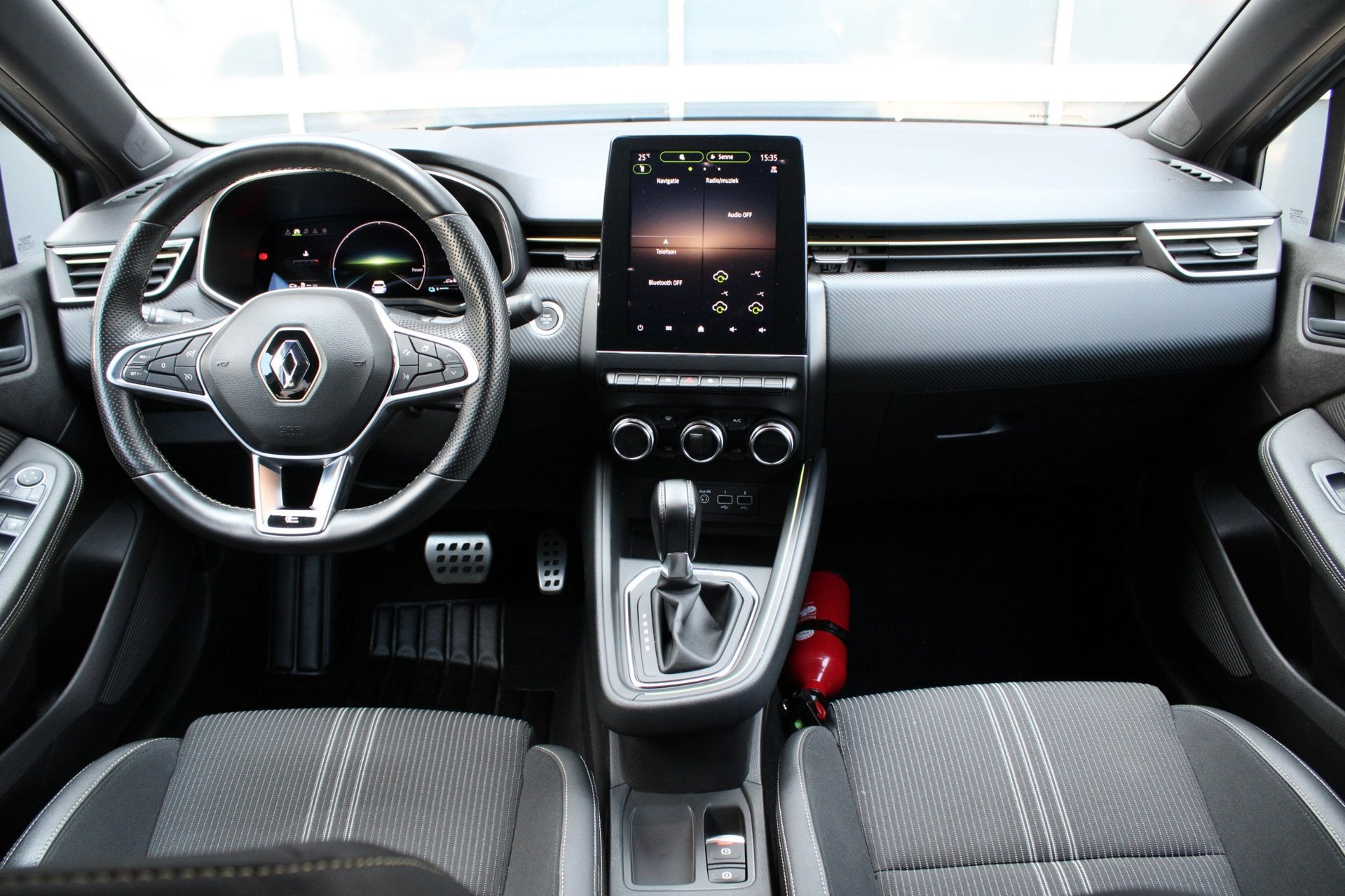 Renault Clio 1.6 E-Tech Hybrid 145 E-Tech Engineered, Auto's, 145 pk, Gebruikt, Zwart, Te koop