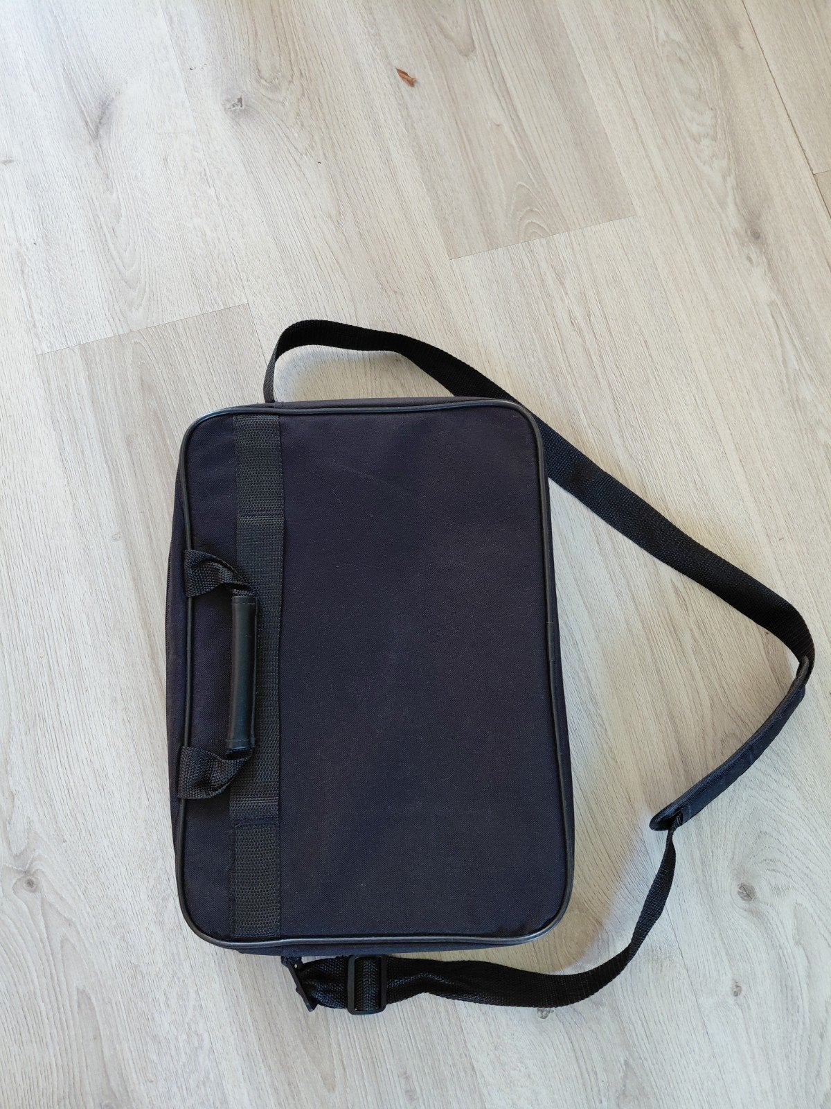 HP Laptoptas Zwart - 15 inch, Computers en Software, Laptoptassen, Gebruikt, Schoudertas, 15 inch, HP, Gevoerd laptopvak, Handvat