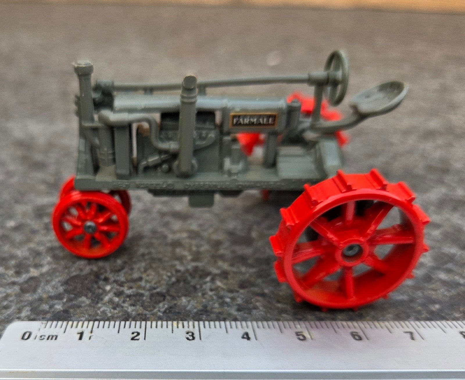 Tractor farmall, Hobby en Vrije tijd, Ophalen of Verzenden, Gebruikt, 1:32 tot 1:50, Overige merken