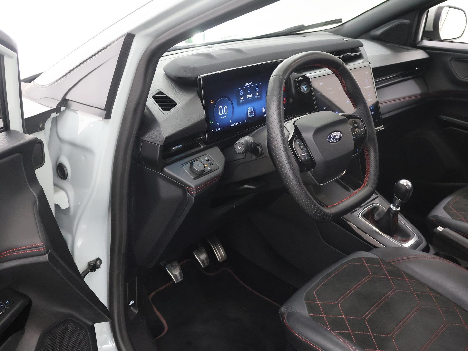 Foto 7 van Ford Puma 1.0 EcoBoost Hybrid ST-Line X | Trekhaak | Winterp