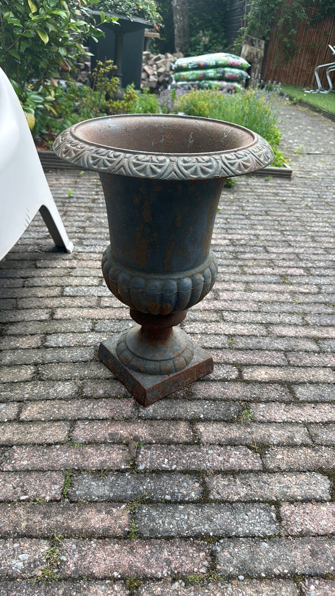 Gietijzeren tuinvaas, Tuin en Terras, Tuinvazen, Ophalen, Zo goed als nieuw