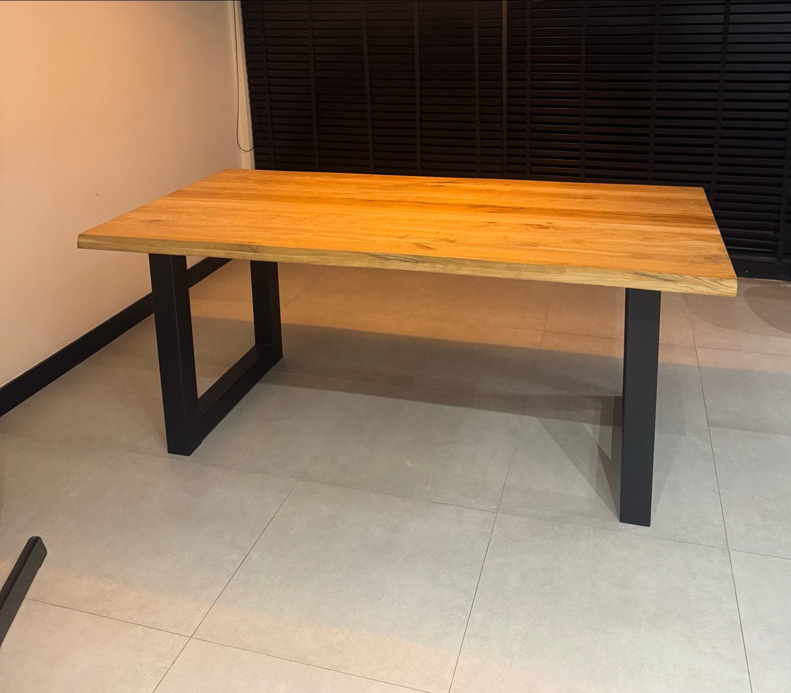 Robuuste eettafel van eikenhout met metalen onderstel, Ophalen, Gebruikt, Eikenhout, 50 tot 100 cm