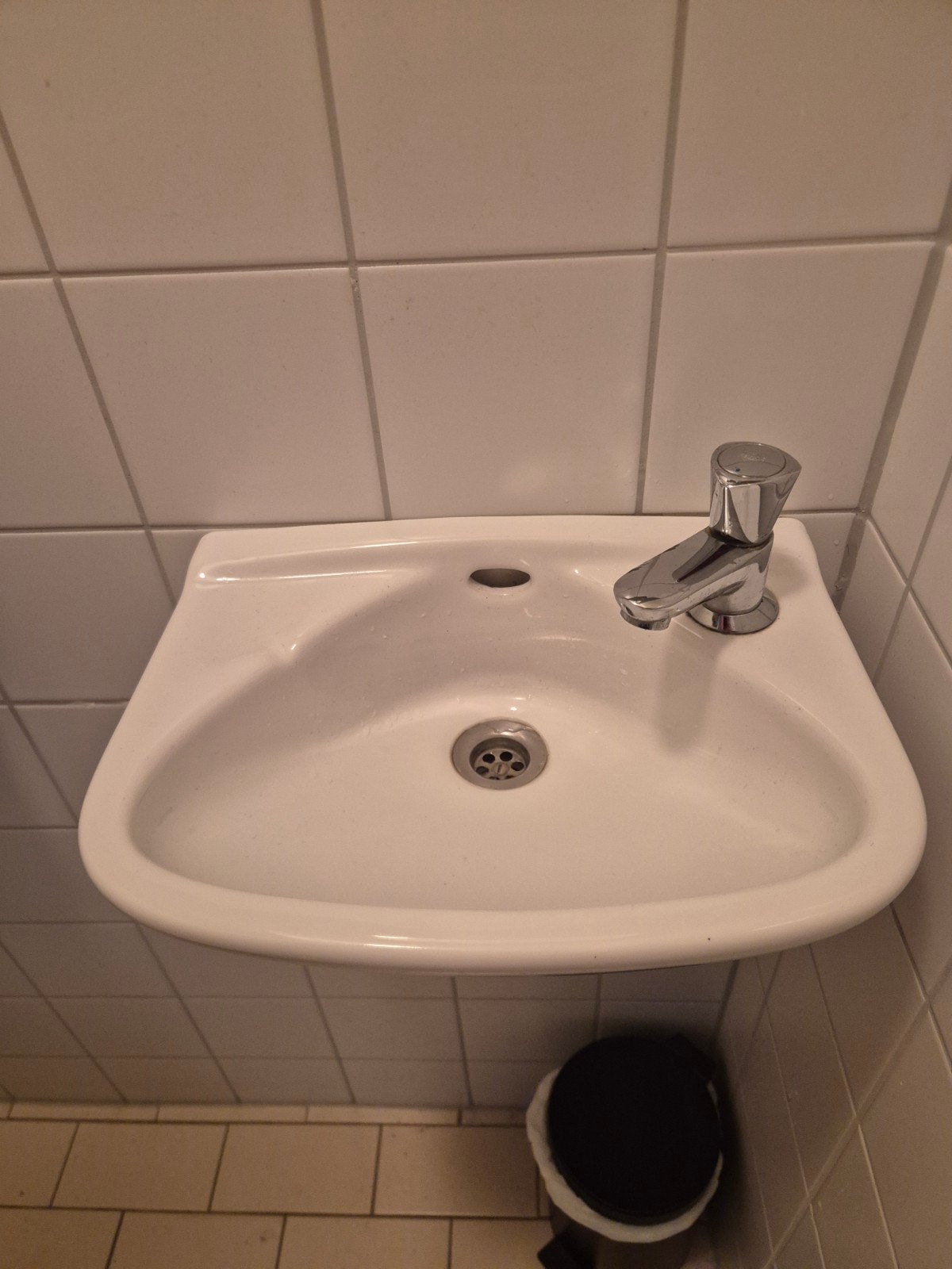 wastafel / toiletfontein met grohe kraan, Ophalen, Minder dan 50 cm, Minder dan 100 cm, Wasbak of Wastafel