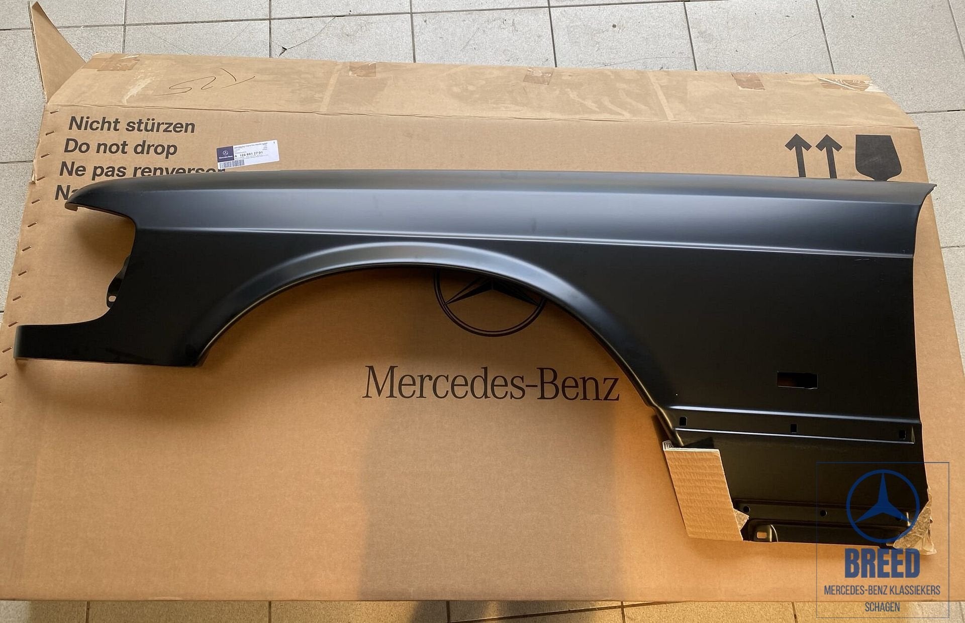 NOS voorscherm / spatbord links voor Mercedes-Benz W126, Auto-onderdelen, Ophalen, -, Nieuw, Spatbord