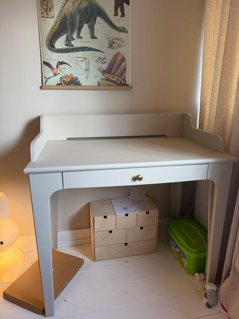 IKEA LOMMARP bureau beige - Zo goed als nieuw!, Ophalen, Spaanplaat of MDF, Zo goed als nieuw, IKEA