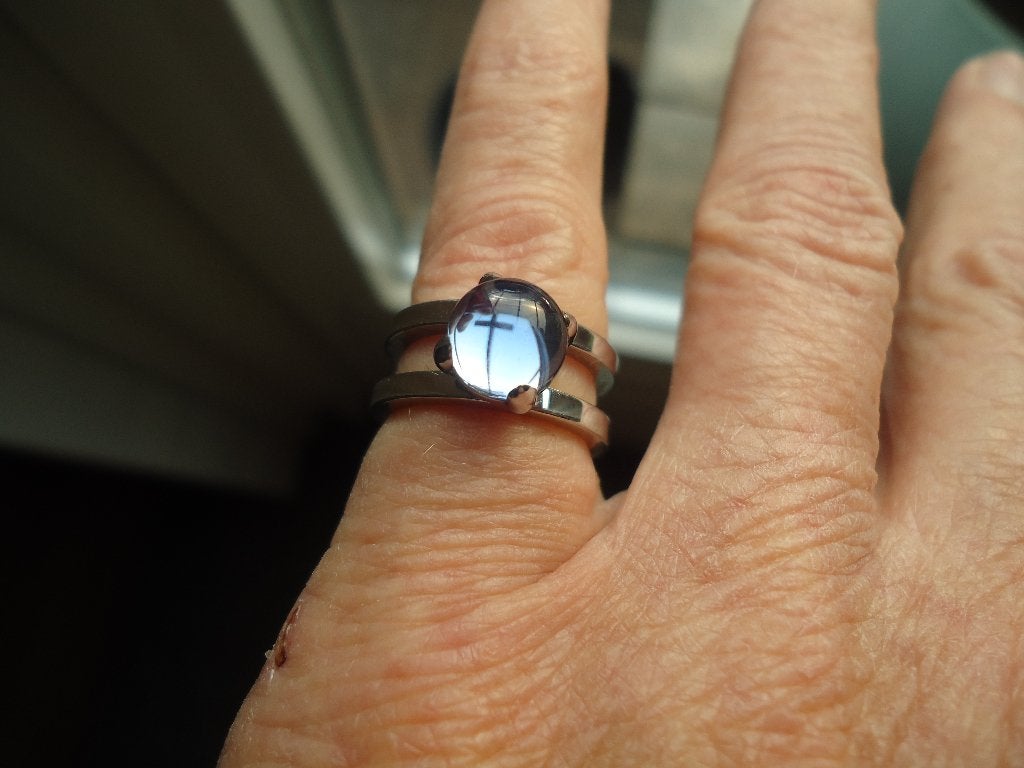 mooie ring van melano mt 15 met blauwig steentje nieuwstaat, Sieraden, Tassen en Uiterlijk, Ringen, Ophalen of Verzenden, Zo goed als nieuw