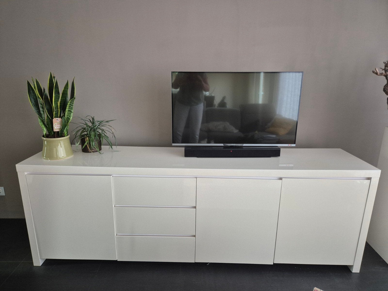 Wit dressoir met lades en deuren, Huis en Inrichting, Kasten | Dressoirs, Ophalen, Overige materialen, Zo goed als nieuw, 200 cm of meer