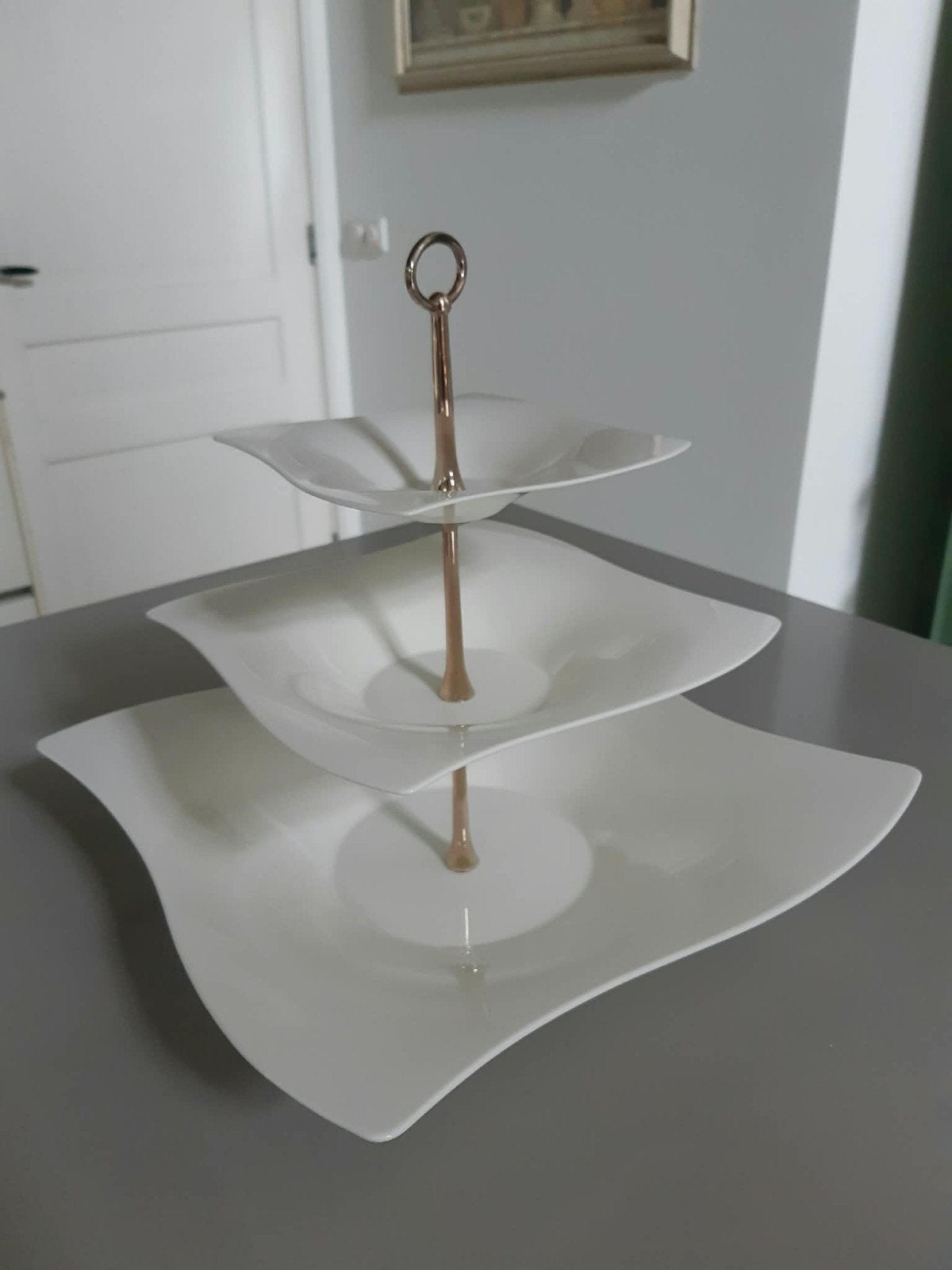 3- laags Etagere Villeroy en Boch New Wave Premium, Huis en Inrichting, Ophalen of Verzenden, Overige stijlen, Porselein, Schaal of Schalen
