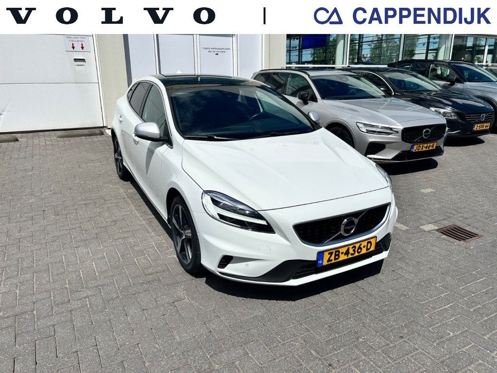 Volvo V40 T3 153PK AUT6 Polar+ Sport| Pano| Camera| H&K soun, Auto's, Volvo, 12 maanden, 4 cilinders, Wit, 1500 kg