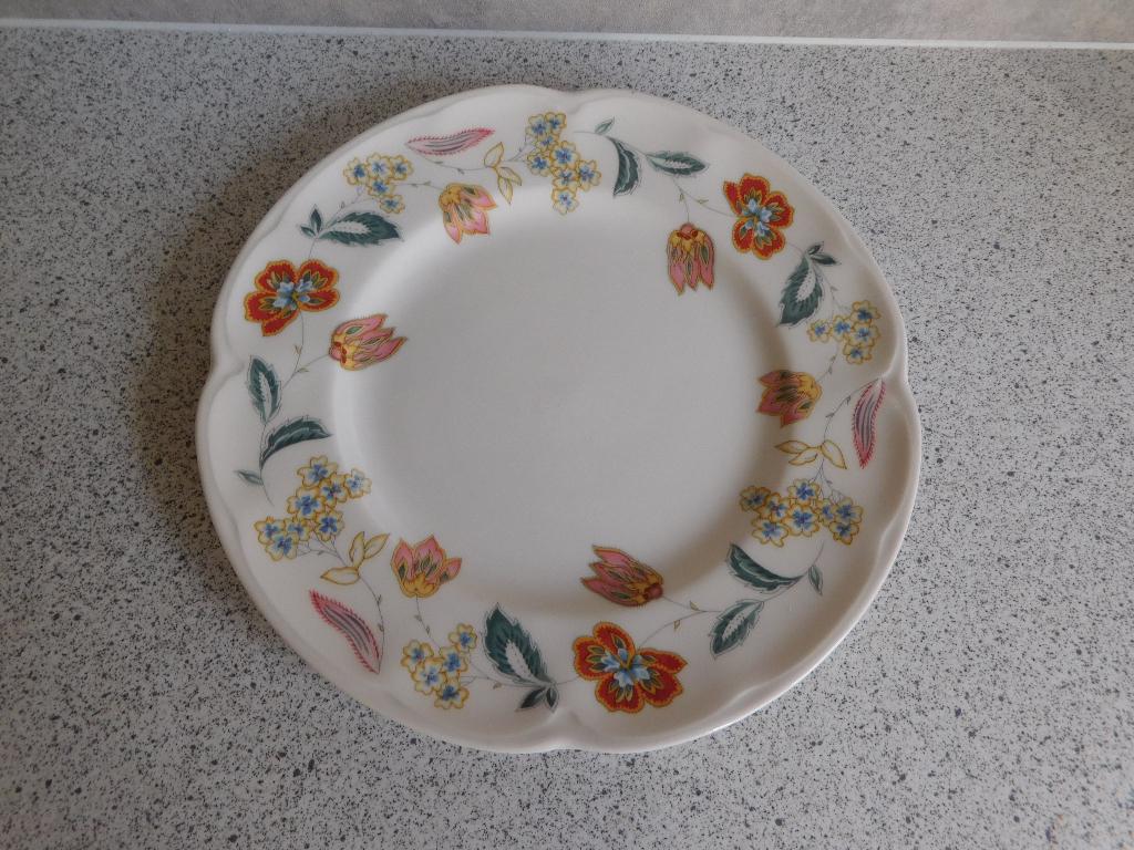 Bord 17,5 cm. Wilde Bloemen Made in England for IKEA, Ophalen of Verzenden, Zo goed als nieuw, Bord(en), Overige stijlen