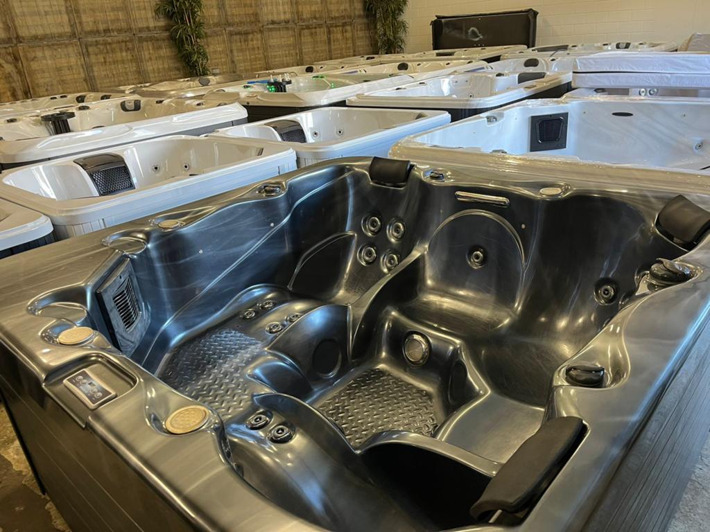 Luxe 2x lig 5 pers. Spa Nicoleta incl. Garantie & Plaatsing, Tuin en Terras, Bubbelbaden en Hottubs, Ophalen, Zo goed als nieuw