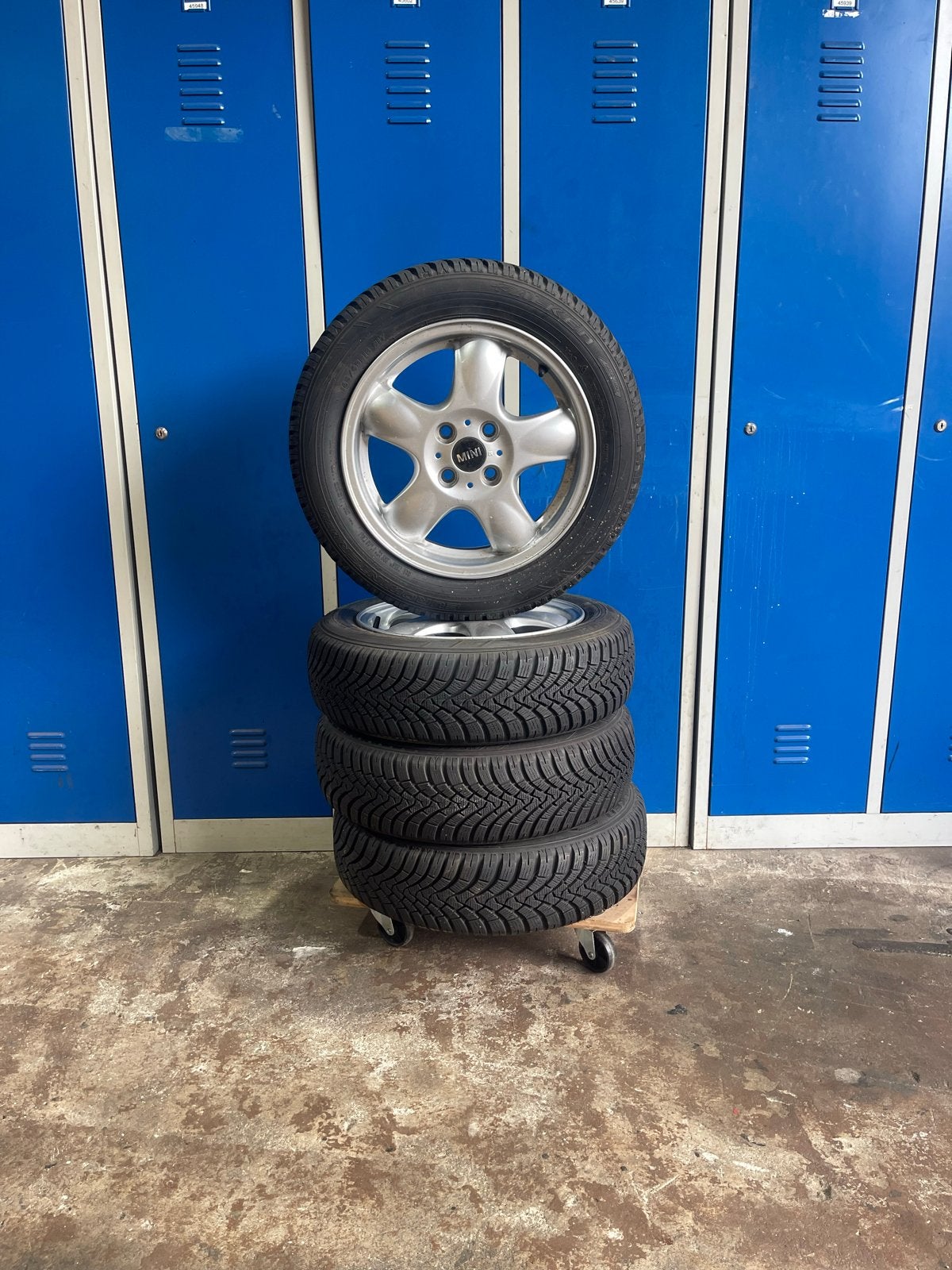 Nette Mini velgen met goede banden - 165/65R15, Ophalen, Gebruikt, 15 inch, Banden en Velgen