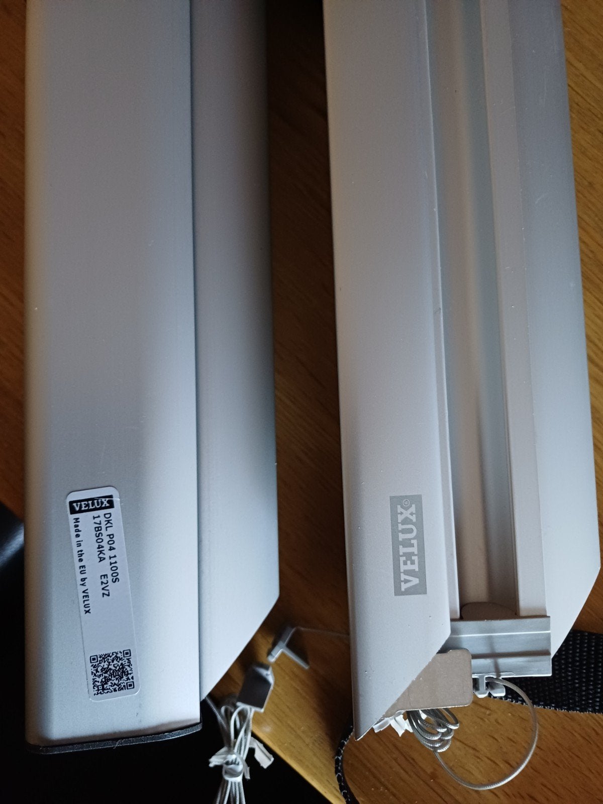 2x Velux DKL P04 1100S verduisterende rolgordijnen, Ophalen