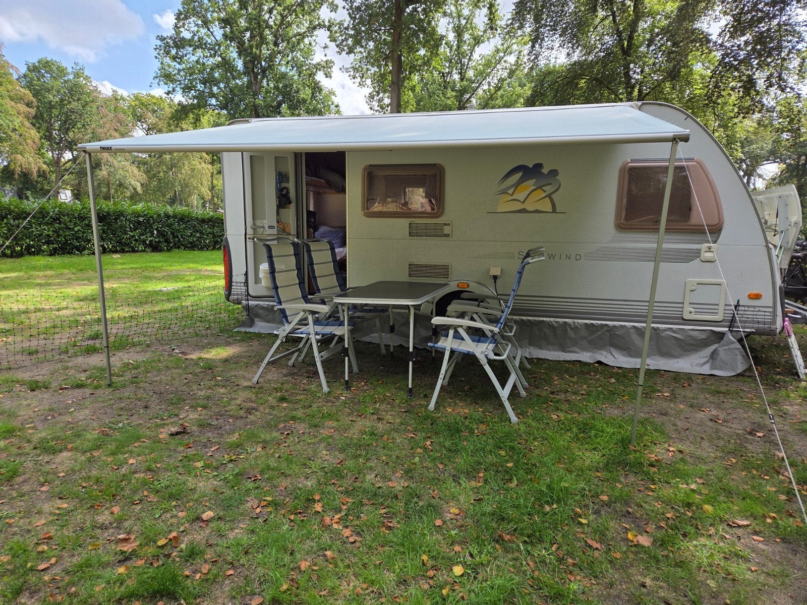 Knaus Südwind 500 met luifel en voortent, Caravans en Kamperen, Dwars-stapelbed, Particulier, 5 tot 6 meter, Knaus