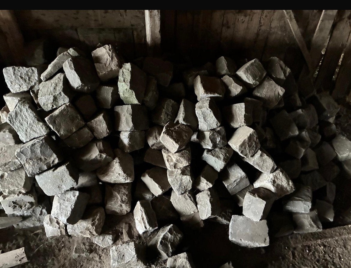 GRATIS 480 prachtige basalt keien, af te halen in Eibergen, Tuin en Terras, Ophalen, Gebruikt, Kei, Basalt