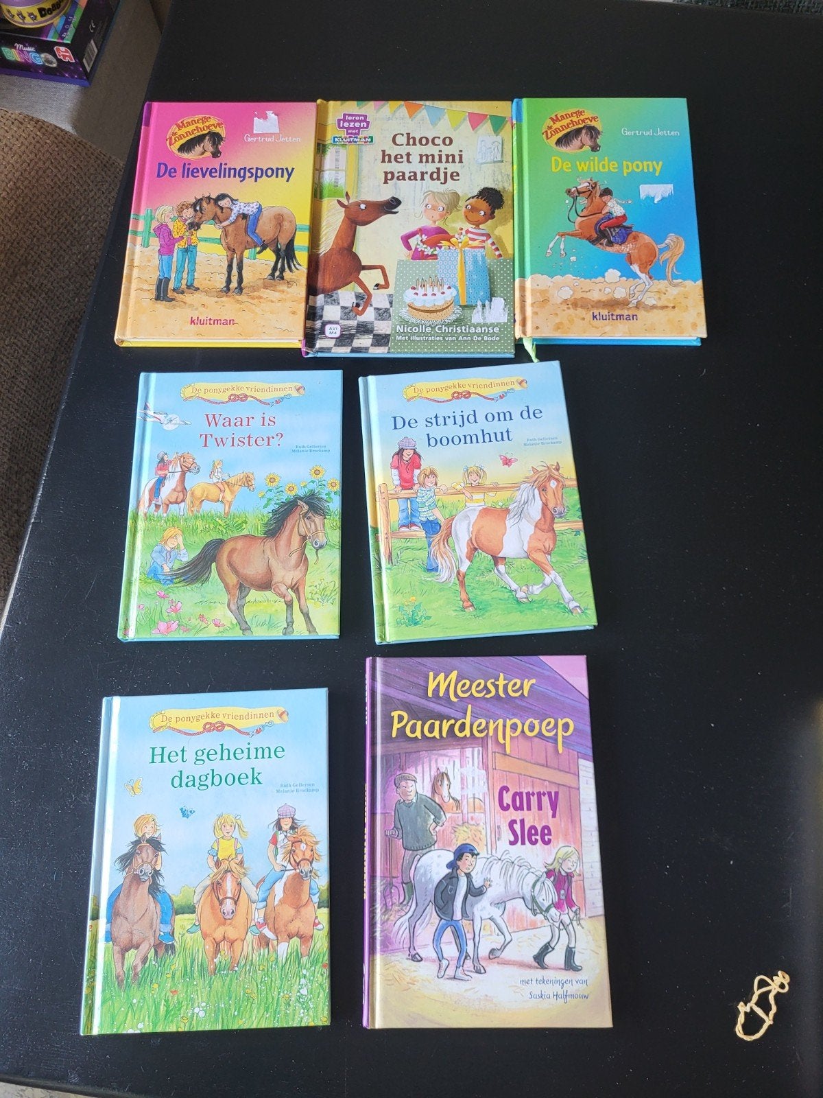 7 paardenboeken. carry slee, etc, Ophalen, 3 tot 4 jaar