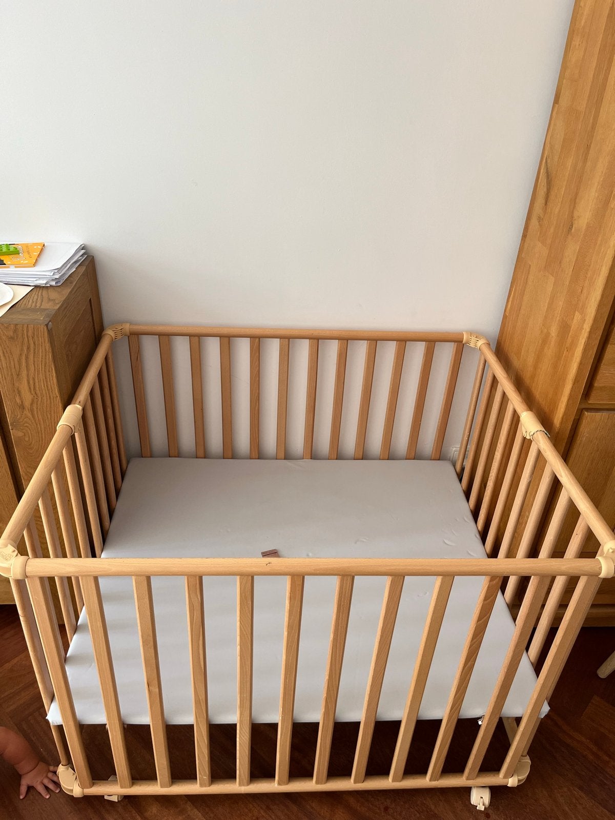 Geuther Ameli Box met wieltjes, inklapbare,verstelbare bodem, Kinderen en Baby's, Boxen, Ophalen, Gebruikt, Vierkant, In hoogte verstelbaar