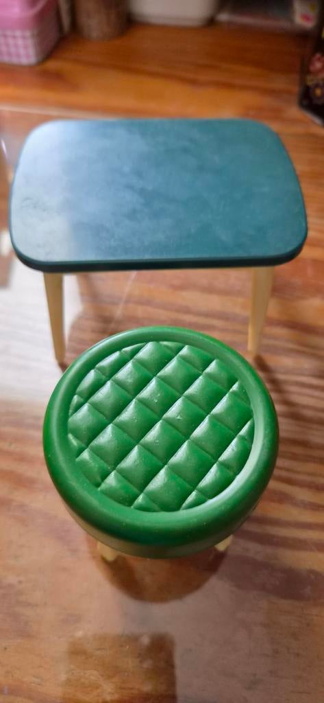Miniatuur tafel en stoel voor Fleur  poppenhuis of decoratie, Ophalen of Verzenden, Gebruikt